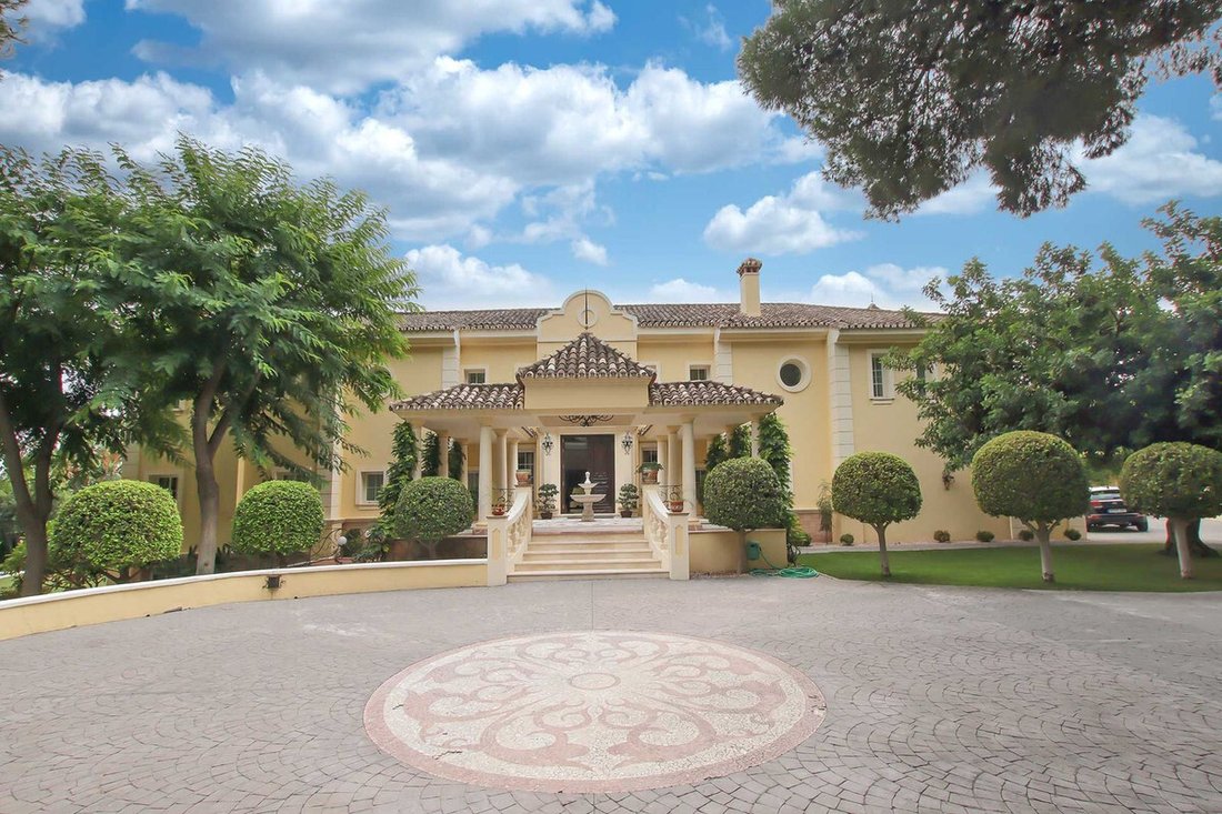 Villa in Marbella, Andalusia, Spain 1 - 14743072
