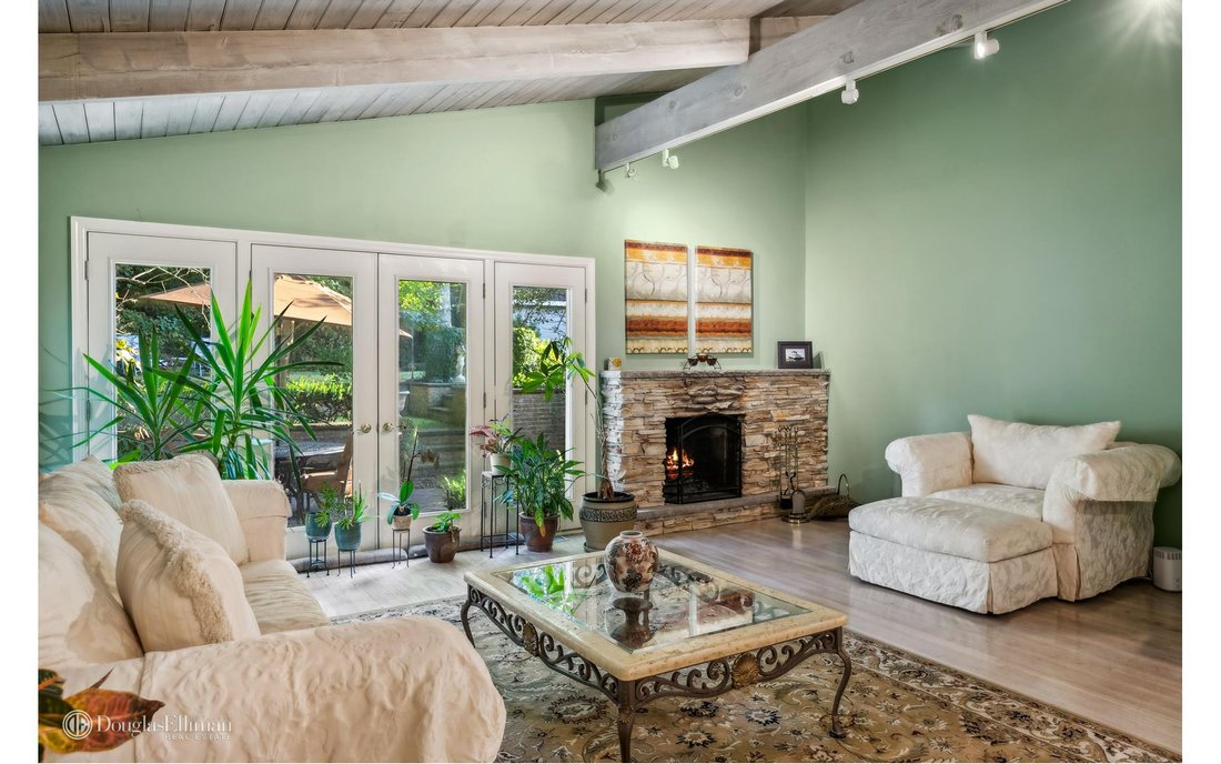 House East Norwich In East Norwich, New York, United States For Sale