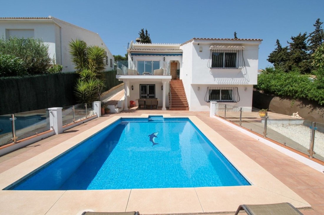 Villa Villa For Rent In El Chaparral, Málaga In Málaga, Andalusia