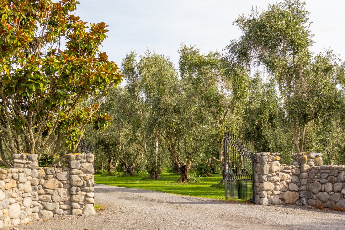 136 H Inekaura Road In Dyerville, Wellington, New Zealand For Sale