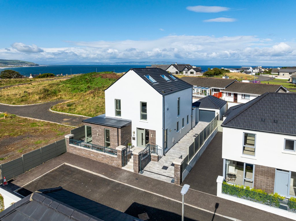 House in Portstewart, Causeway Coast and Glens District, Northern Ireland 1 - 14742877
