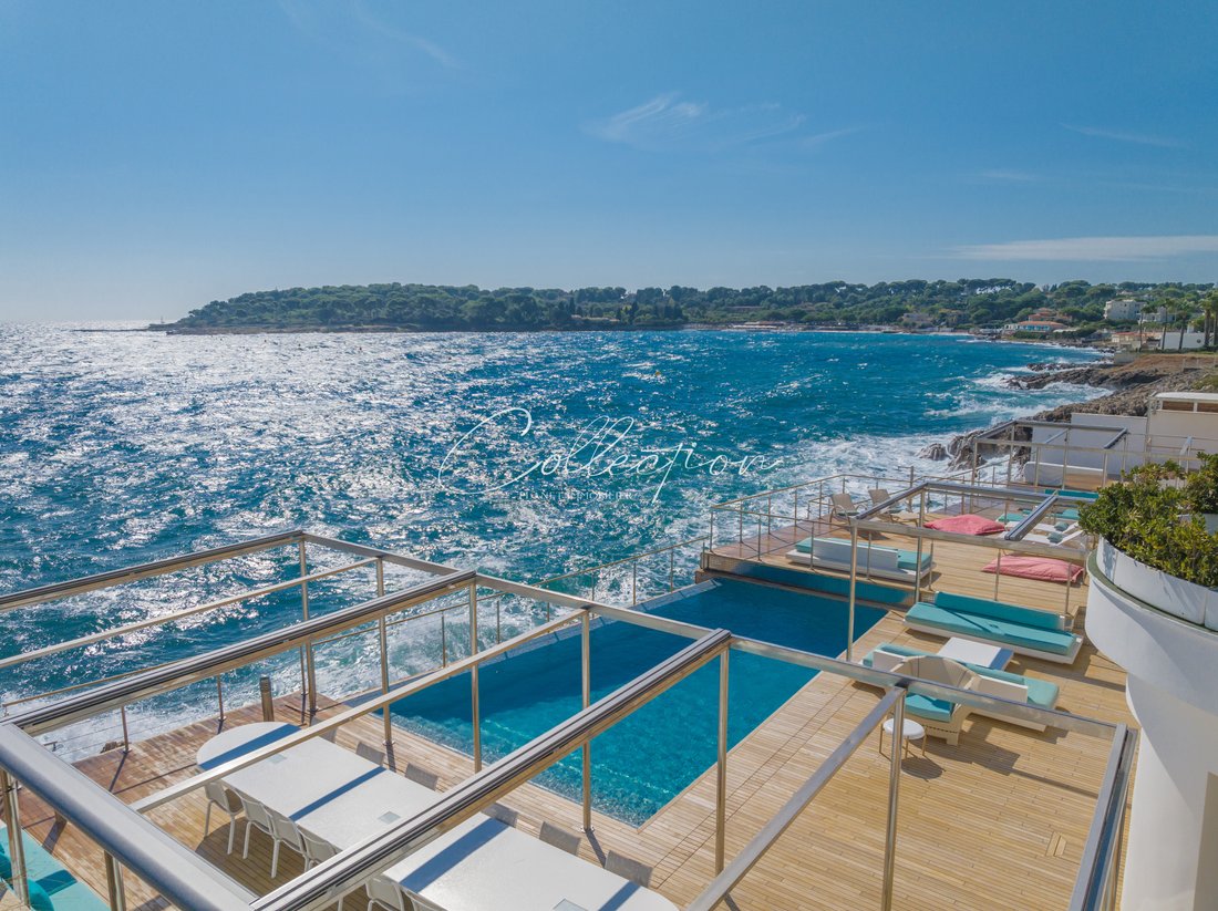 Villa in Antibes, Provence-Alpes-Côte d'Azur, France 2 - 14743723