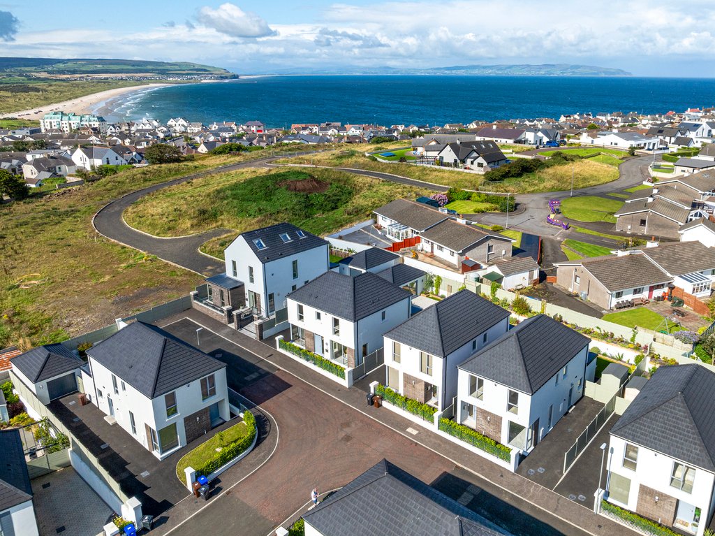 House in Portstewart, Causeway Coast and Glens District, Northern Ireland 2 - 14742877