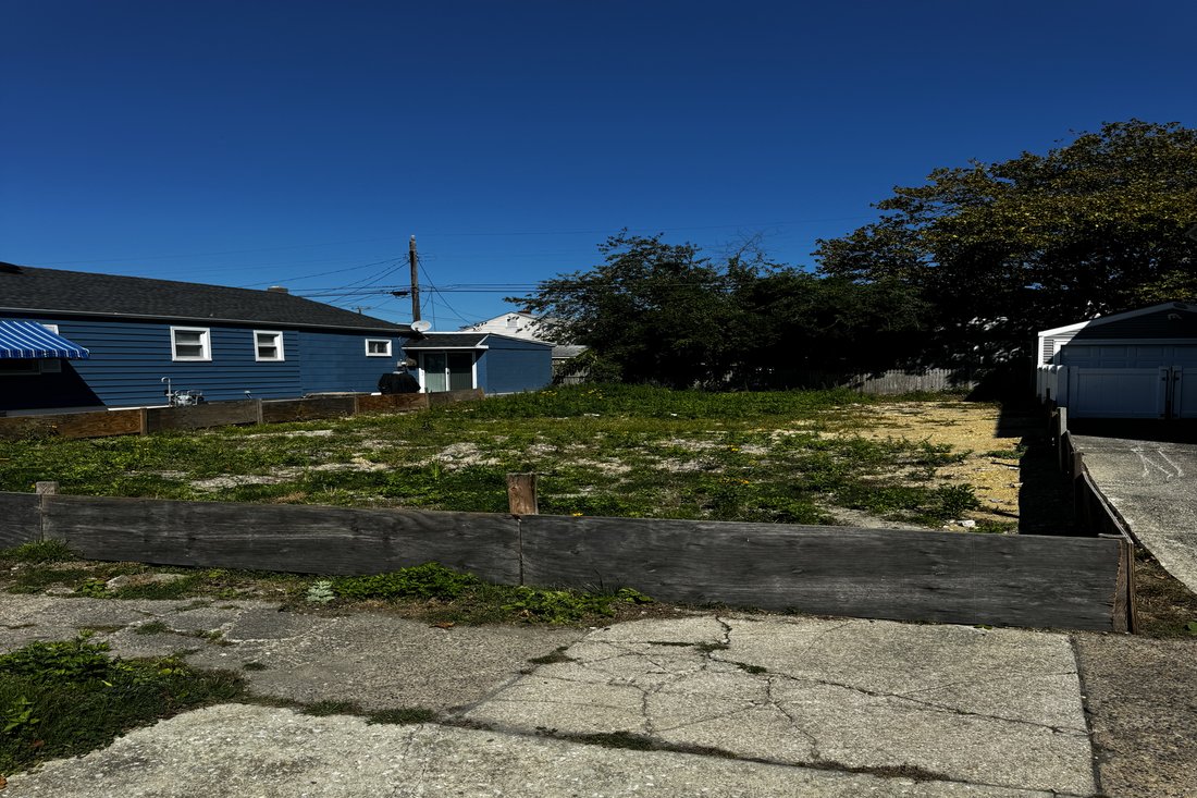 215 N Nassau Ave In Margate City, New Jersey, United States For Sale