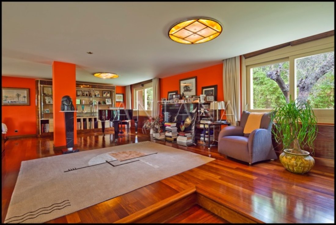 House In Avda Pearson Area In Barcelona, Catalonia, Spain For Sale