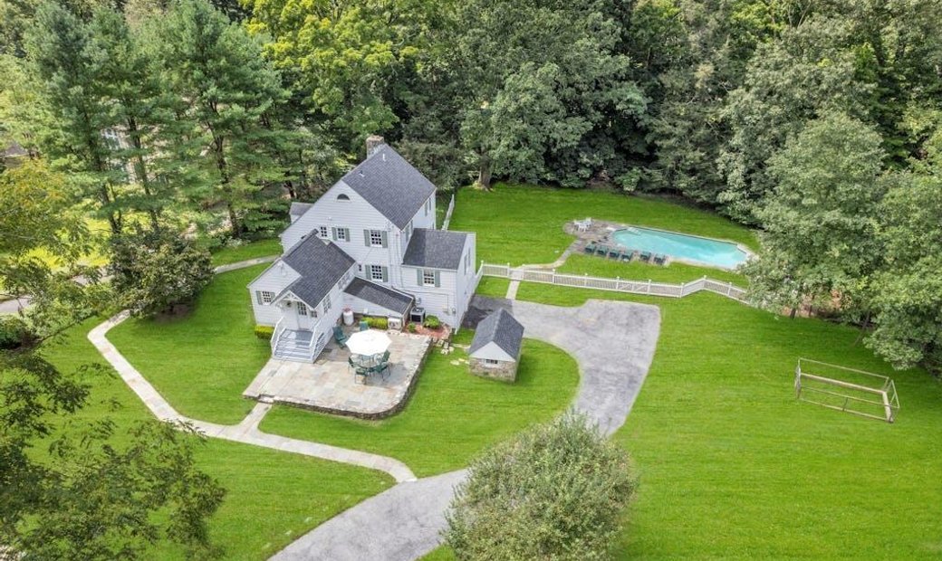 Vintage Stone And Shingle Colonial Home In Chappaqua, New York, United