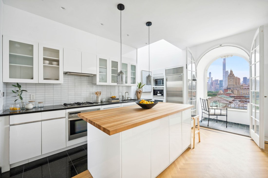 11 West 81st Street Penthouse A In New York, New York, United States