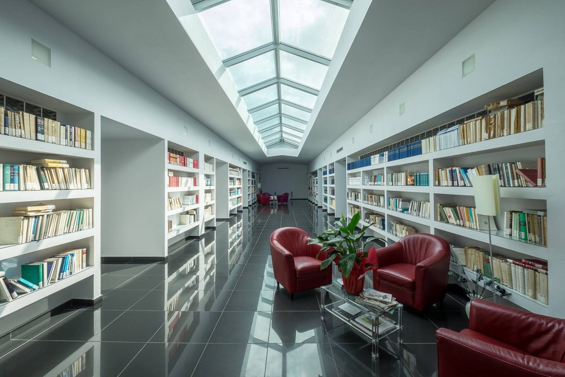 Upscale Apartment With Car Spaces In Florence, Tuscany, Italy For Sale