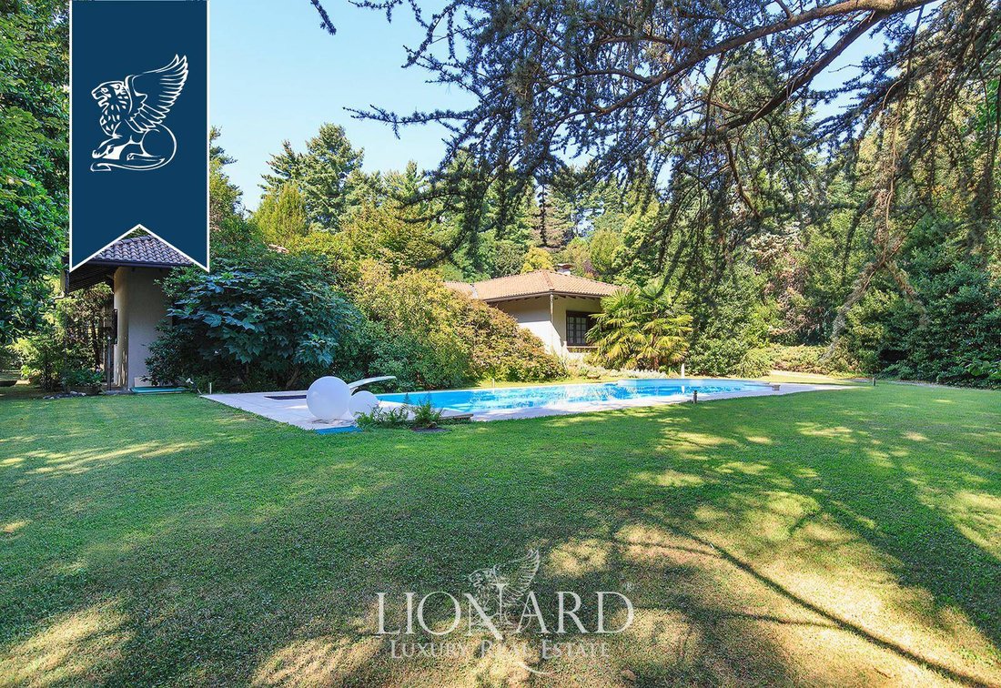 Villa in Somma Lombardo, Lombardy, Italy 3 - 14748230