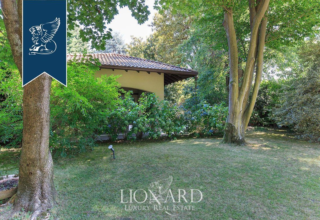 Villa in Somma Lombardo, Lombardy, Italy 5 - 14748230