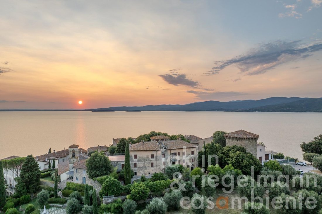 Estate in Magione, Umbria, Italy 1 - 14747861