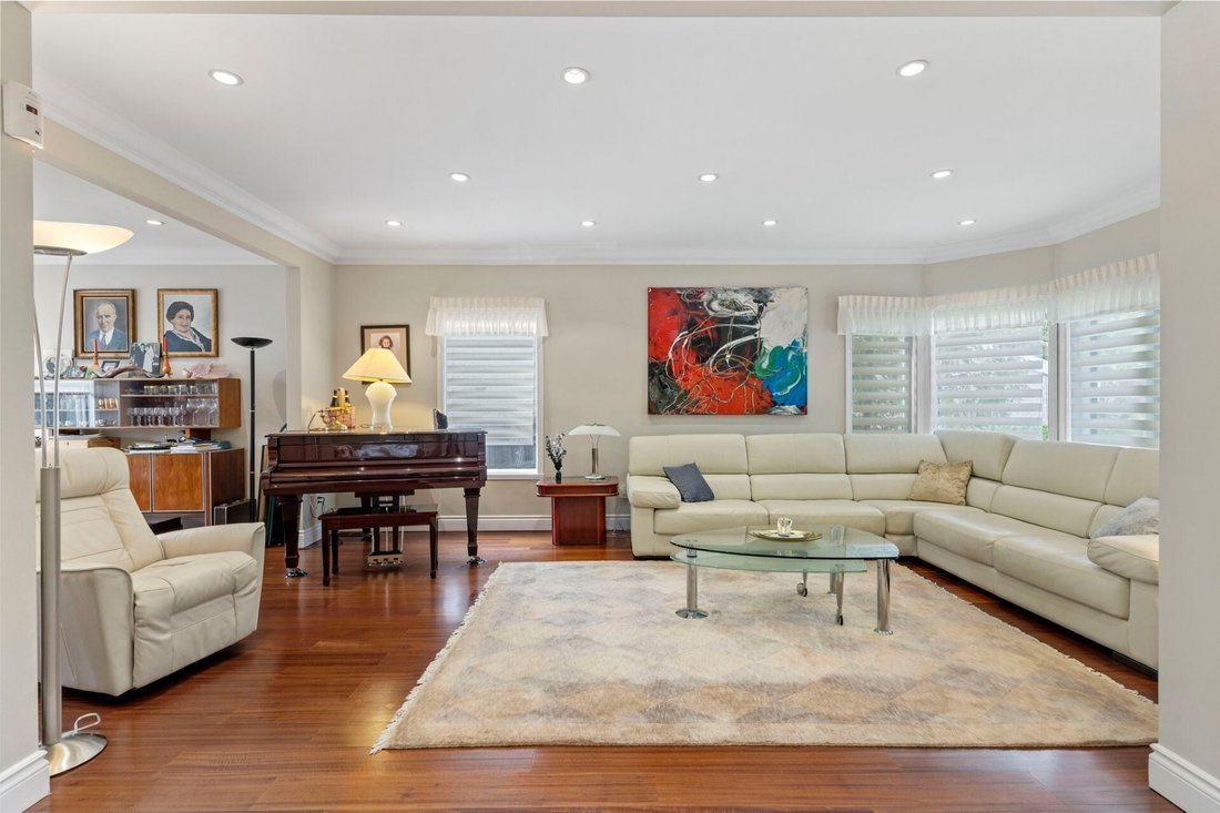 Spacious Home Perfectly Situated On In Dollard Des Ormeaux, Quebec