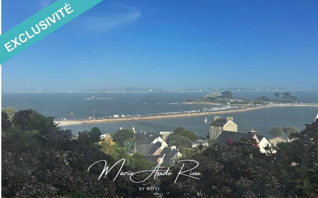 Maison Mitoyenne Avec Vue Exceptionnelle In Saint Pol De Léon, Brittany