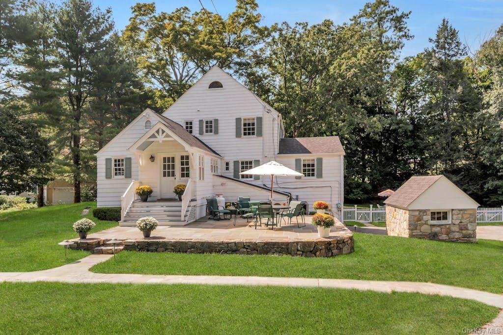 Vintage Stone And Shingle Colonial Home In Chappaqua, New York, United