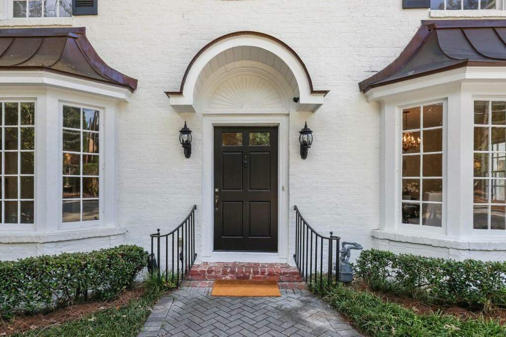 Timeless Southern Beauty On An Exquisite Lot In Atlanta,