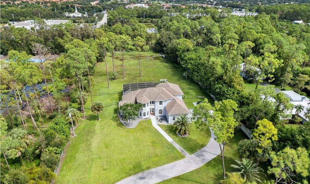 Stunning Residence In Highly Desirable Oakes In Naples, Florida, United