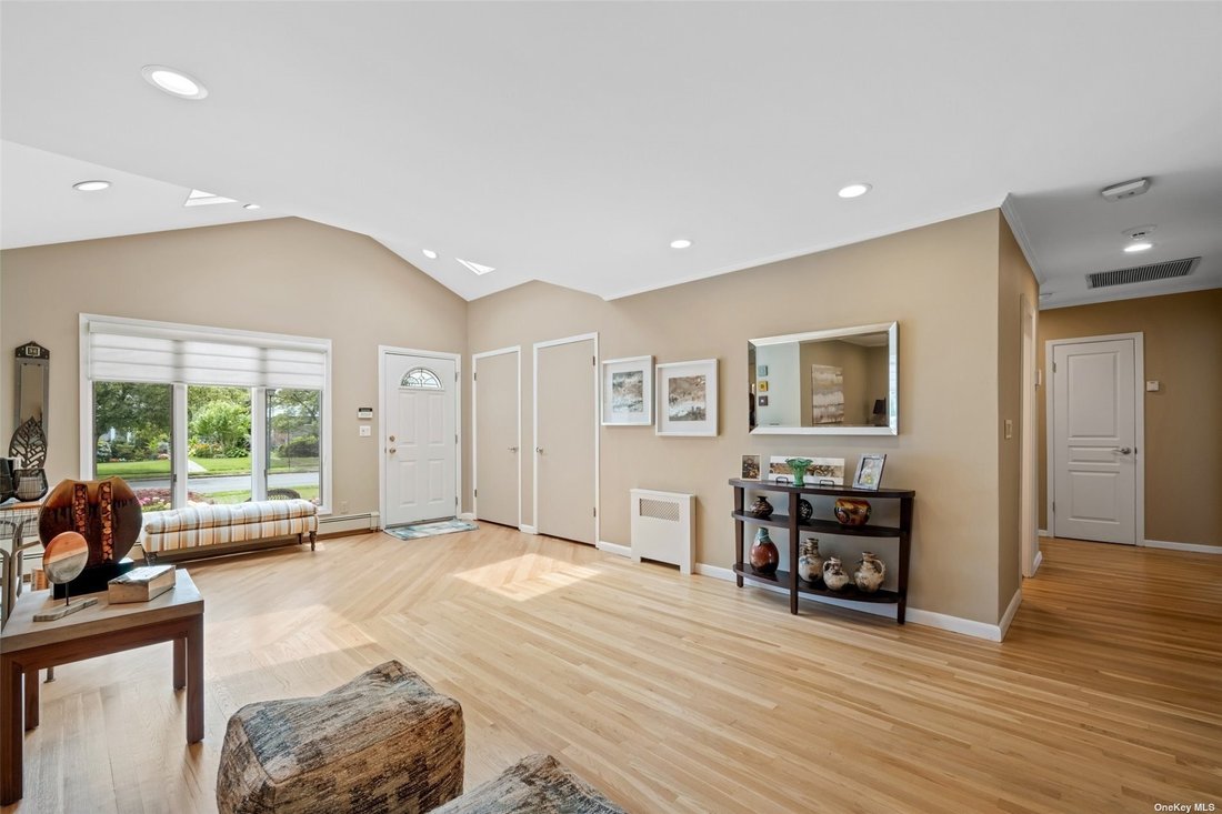 Expanded Ranch In Lakeville Estates In New Hyde Park, New York, United ...