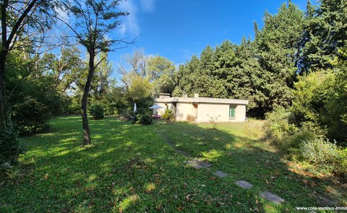 Villa in Hôtel de Ville, Morieres-les-Avignon, France 1