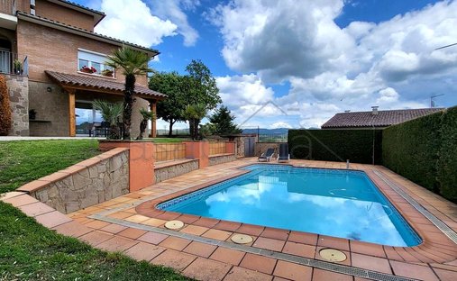 Chalet in Olost, Catalonia, Spain 1