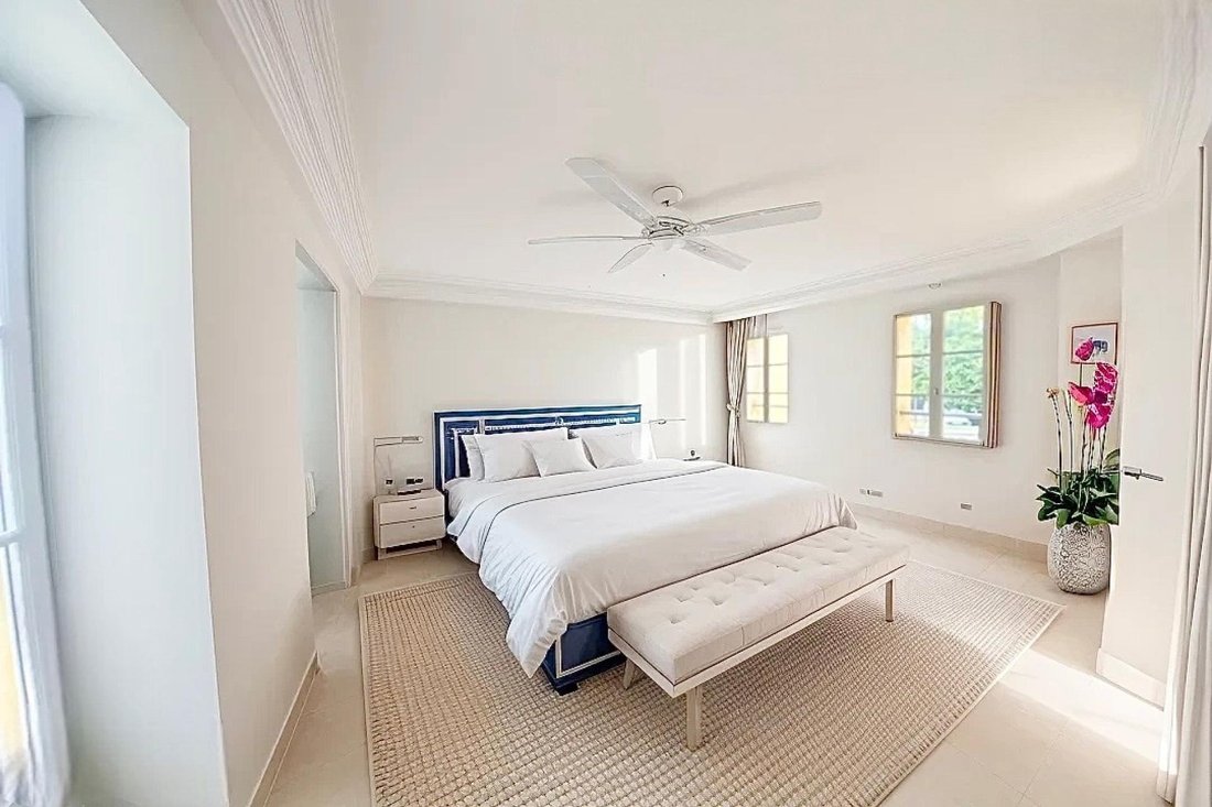 Emplacement D'exception, Aux Portes Du In Versailles, île De France, France For Sale (14749473)