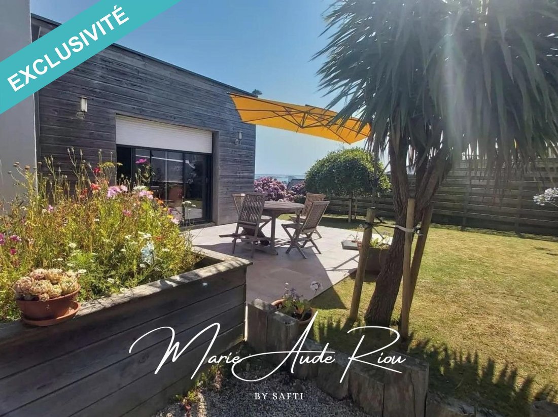 Maison Mitoyenne Avec Vue Exceptionnelle In Saint Pol De Léon, Brittany