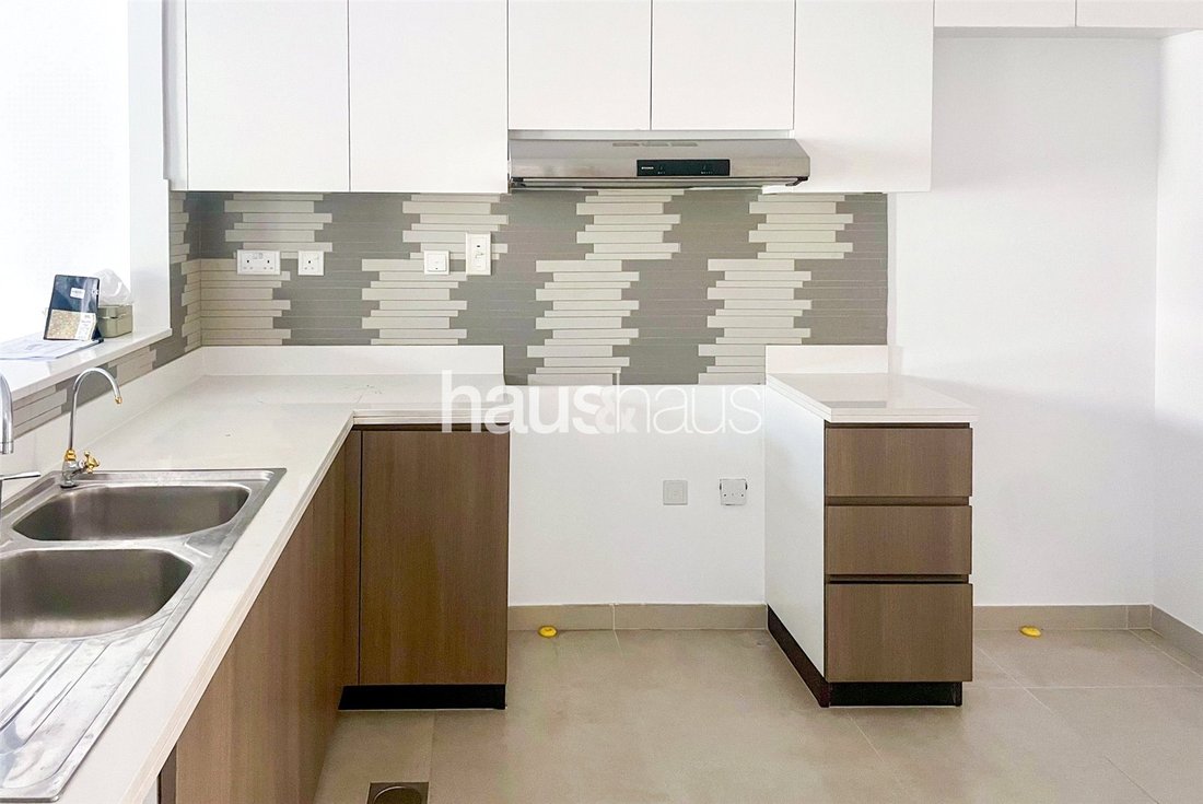 Backing Park Single Row Vacant On In Dubai, Dubai, United Arab