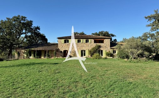Castle in Roquebrune-sur-Argens, Provence-Alpes-Côte d'Azur, France 1
