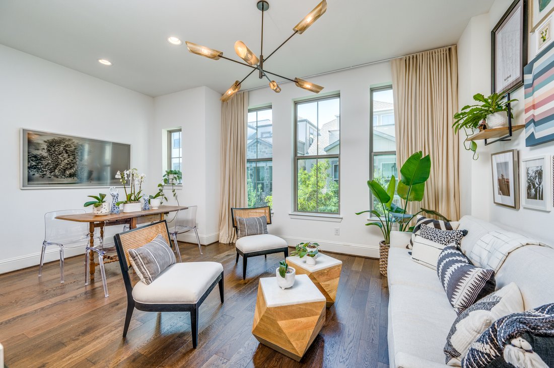 Picture Perfect Townhome In Prime Location In Dallas, Texas, United