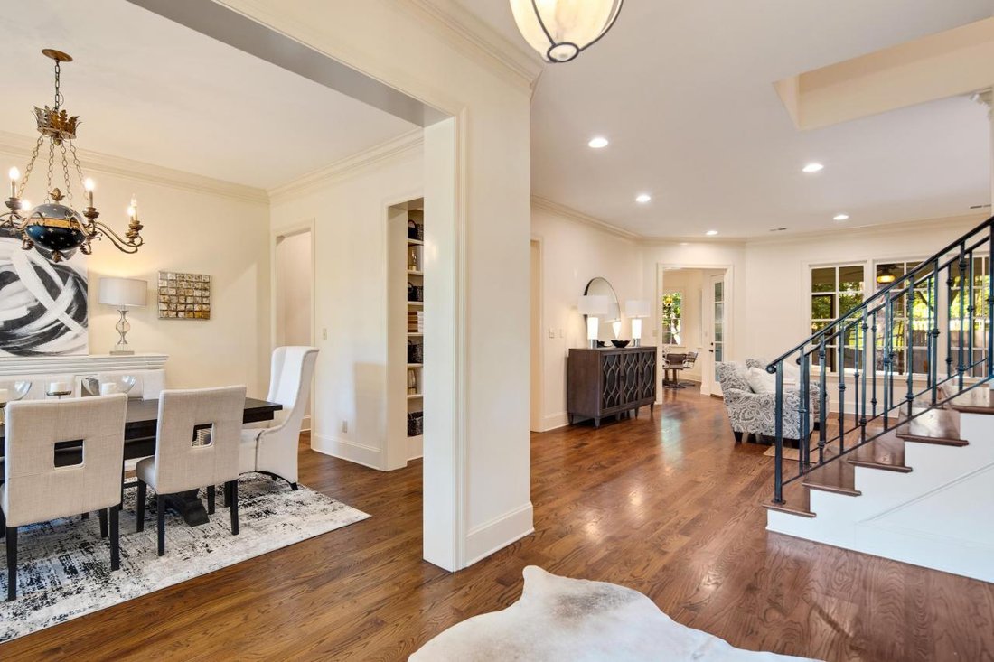 Exquisite Reed Barry Gem In Prime Memphis In Memphis, Tennessee, United