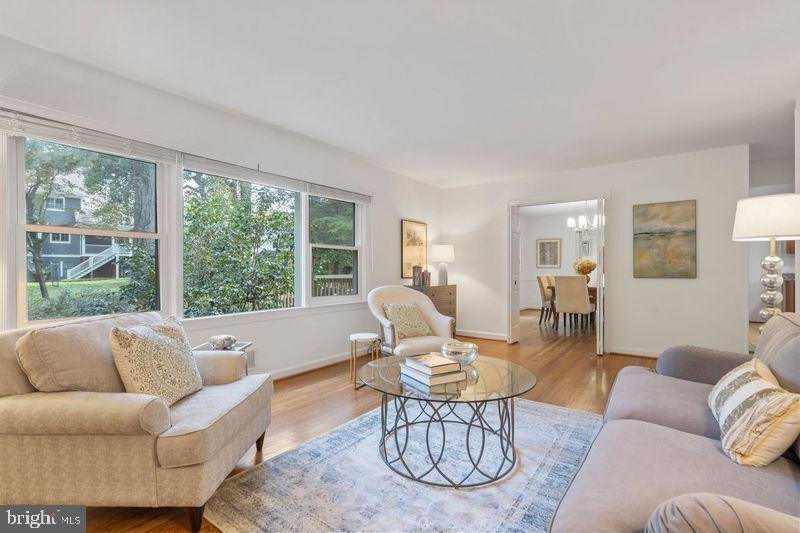 Spacious Home With A Versatile Plan In Arlington, Virginia, United