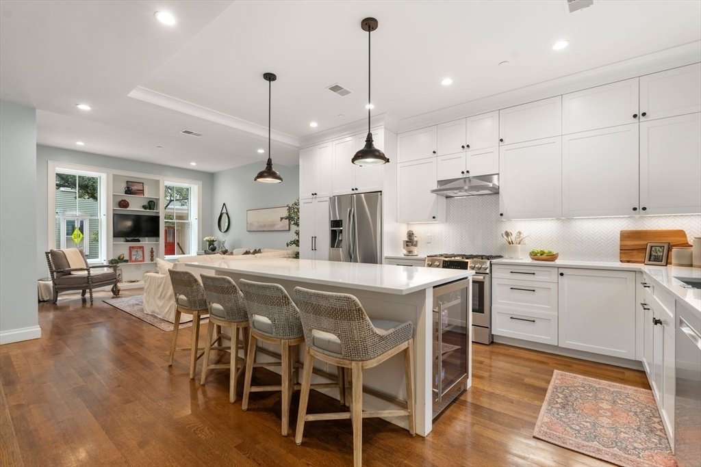 6 Bedrooms Single Family Detached In Boston, Massachusetts, United