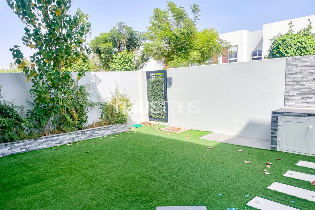 Backing Park Single Row Vacant On In Dubai, Dubai, United Arab