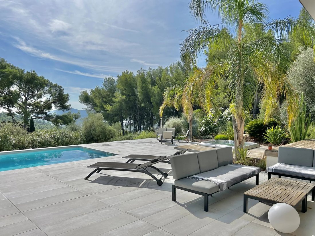 4 Bedrooms Single In La Valette Du Var, Provence Alpes Côte D'azur