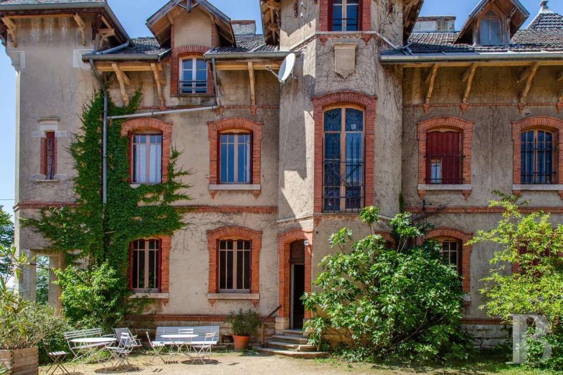 Whispers of Belle Époque: A Secluded Art Nouveau Sanctuary in Bourgogne’s Embrace