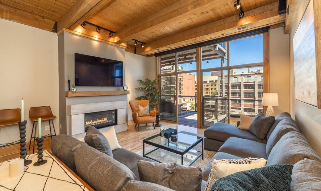 Luxury 2 Br/2 Bath Condo On Milwaukee's In Milwaukee, Wisconsin, United