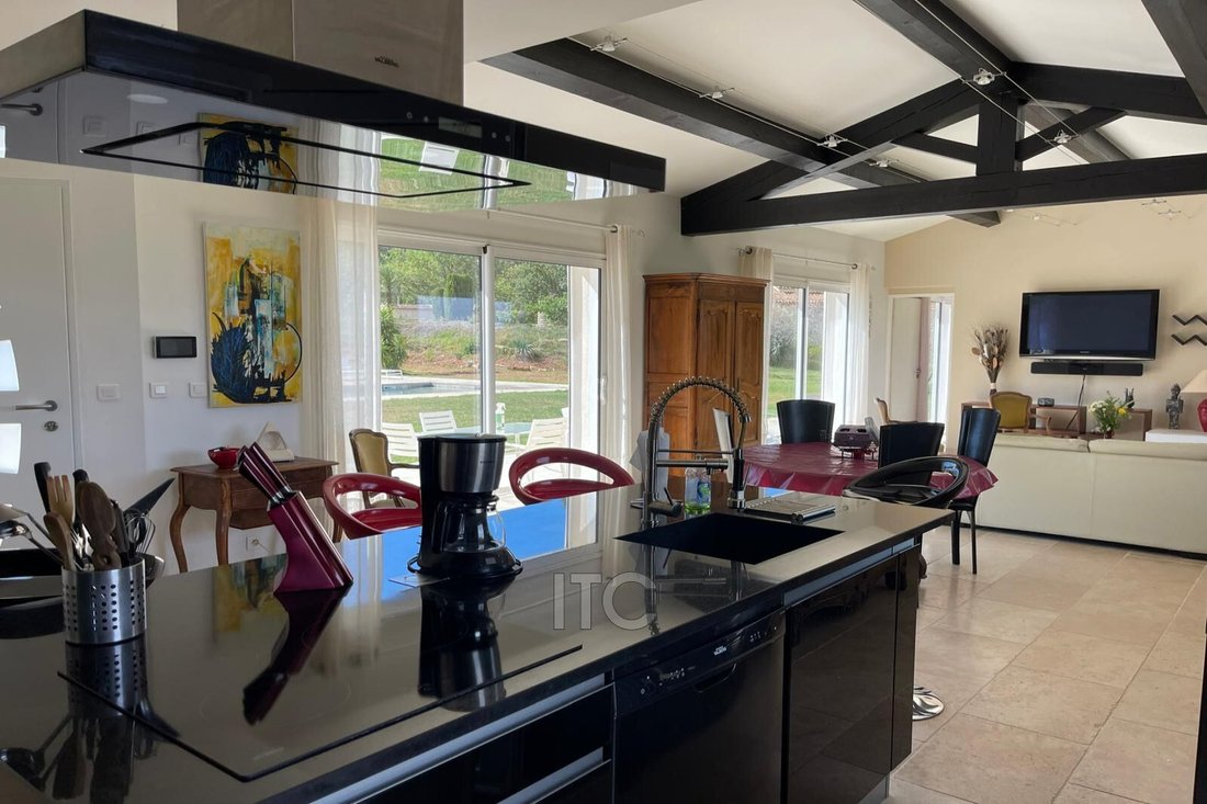 Villa in Trets, Provence-Alpes-Côte d'Azur, France 3 - 14161021