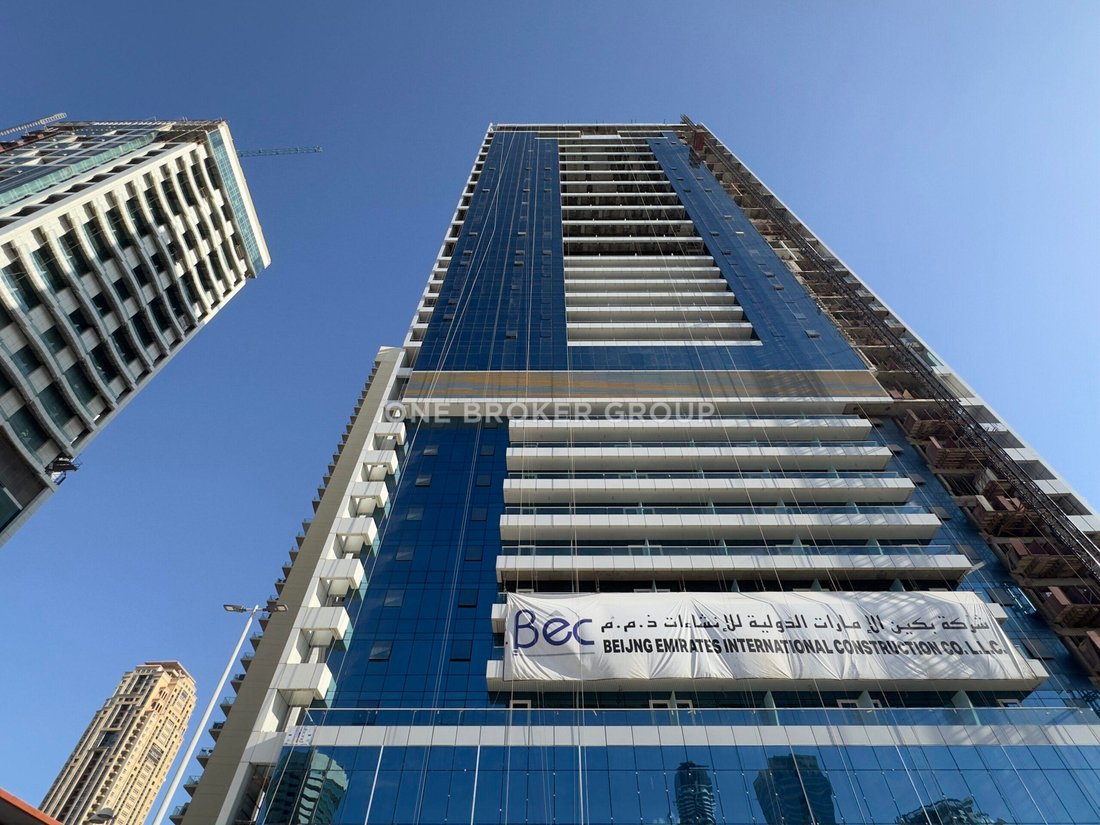 Partial Lake View Private Pool Ready In Dubai, Dubai, United Arab