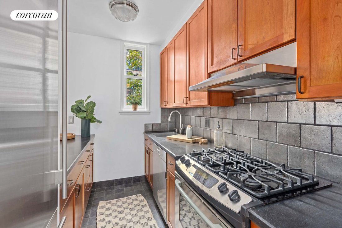 58 Remsen Street 2 F, Brooklyn, Ny 11201 In New York, New York, United