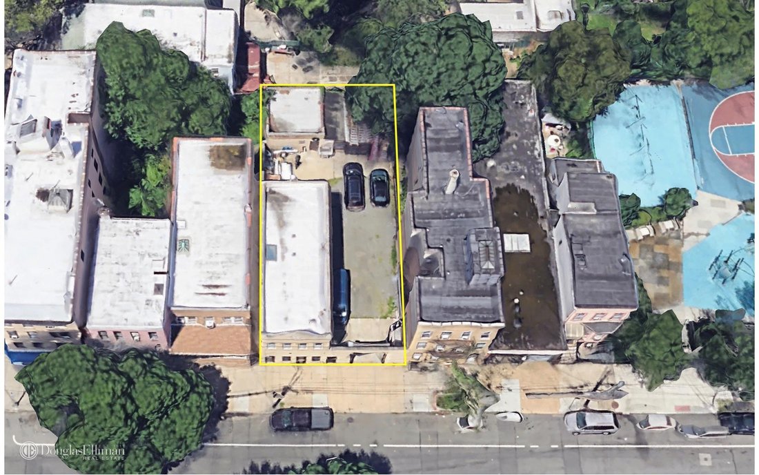 Commercial Queens In New York, New York, United States For Sale (14750313)
