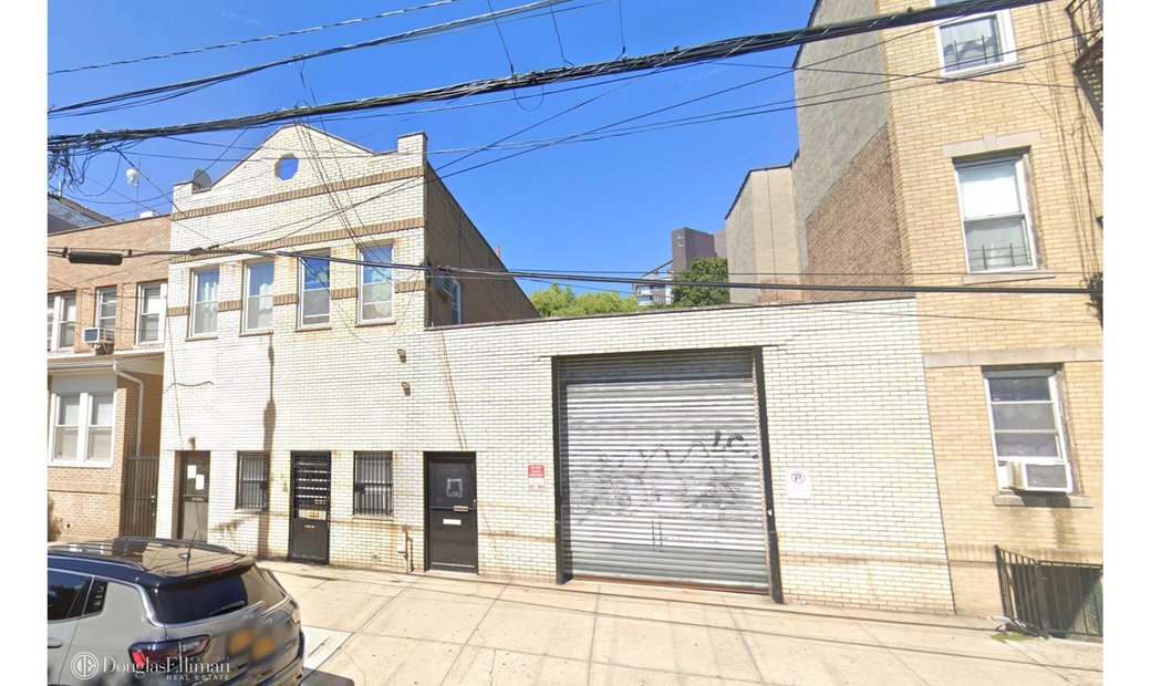 Commercial Queens In New York, New York, United States For Sale (14750313)
