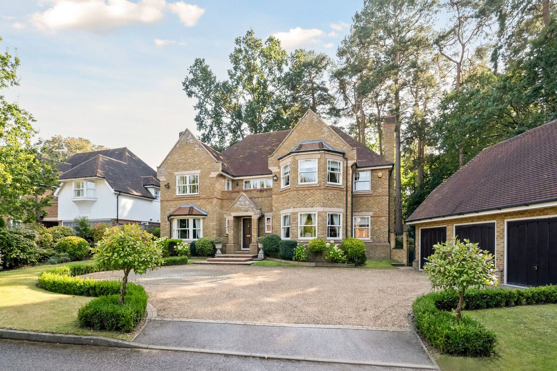 House in Fairmile, Elmbridge, England 1 - 14750981