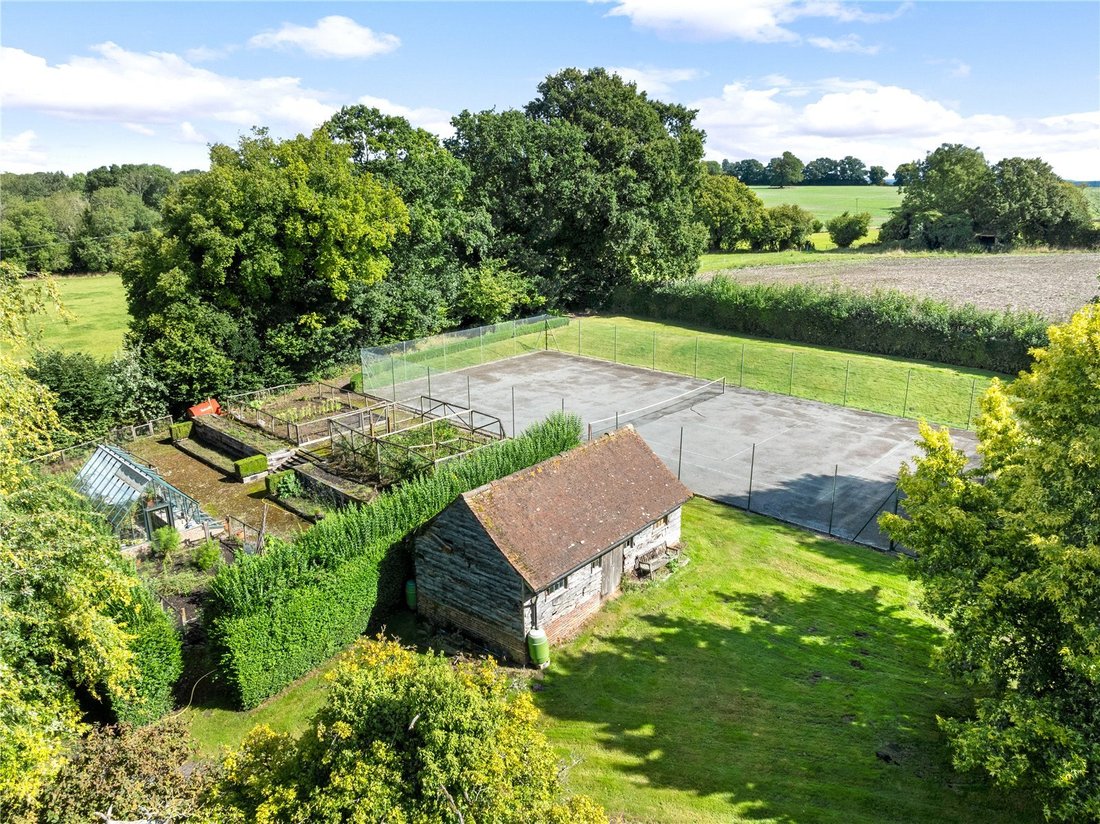 House in Binsted, England 4 - 14750274
