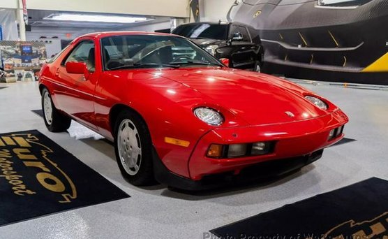 Porsche 928 in Calverton, United States 1