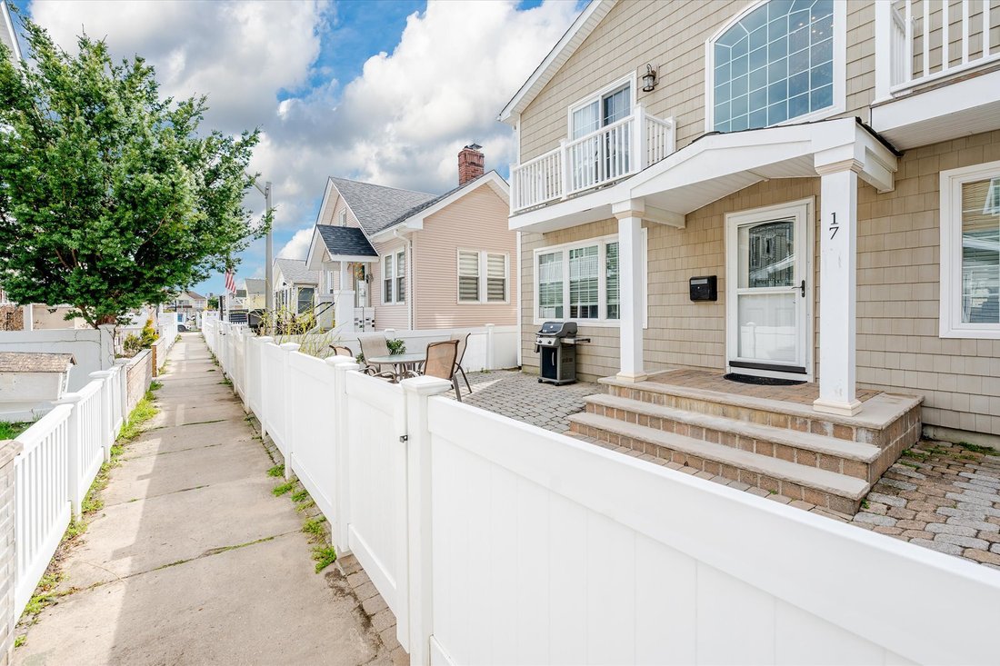 17 August Walk, Long Beach, Ny, 11561 In Long Beach, New York, United