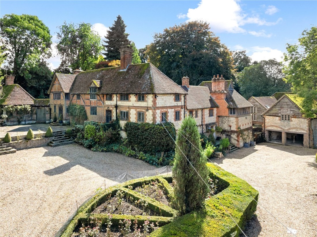 House in Binsted, England 1 - 14750274