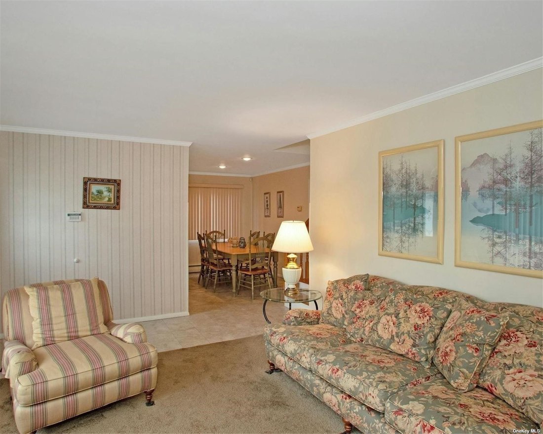 House Massapequa Park In Massapequa Park, New York, United States For