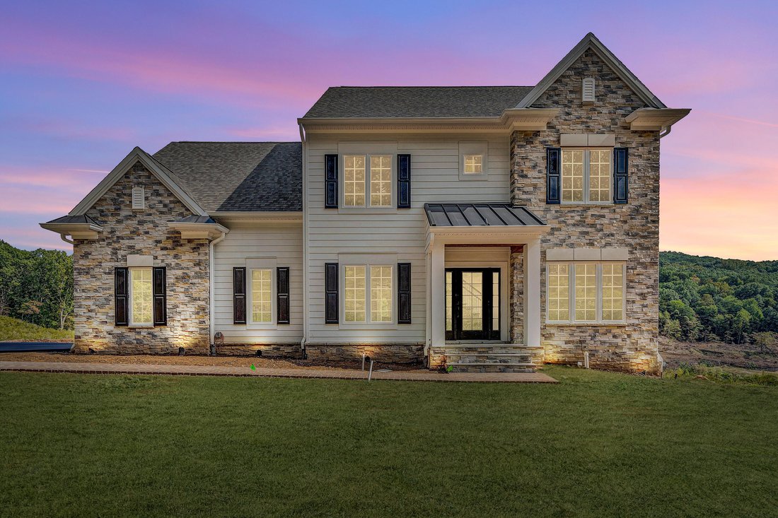 Classic New England Architecture In A New In Roanoke, Virginia, United