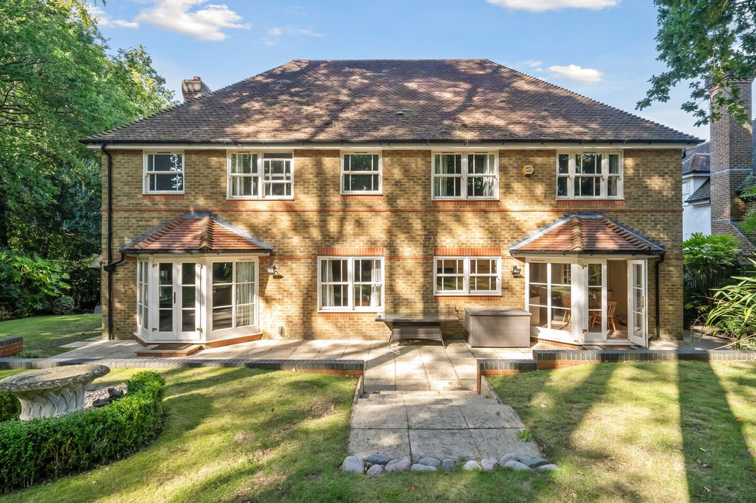 House in Fairmile, Elmbridge, England 2 - 14750981
