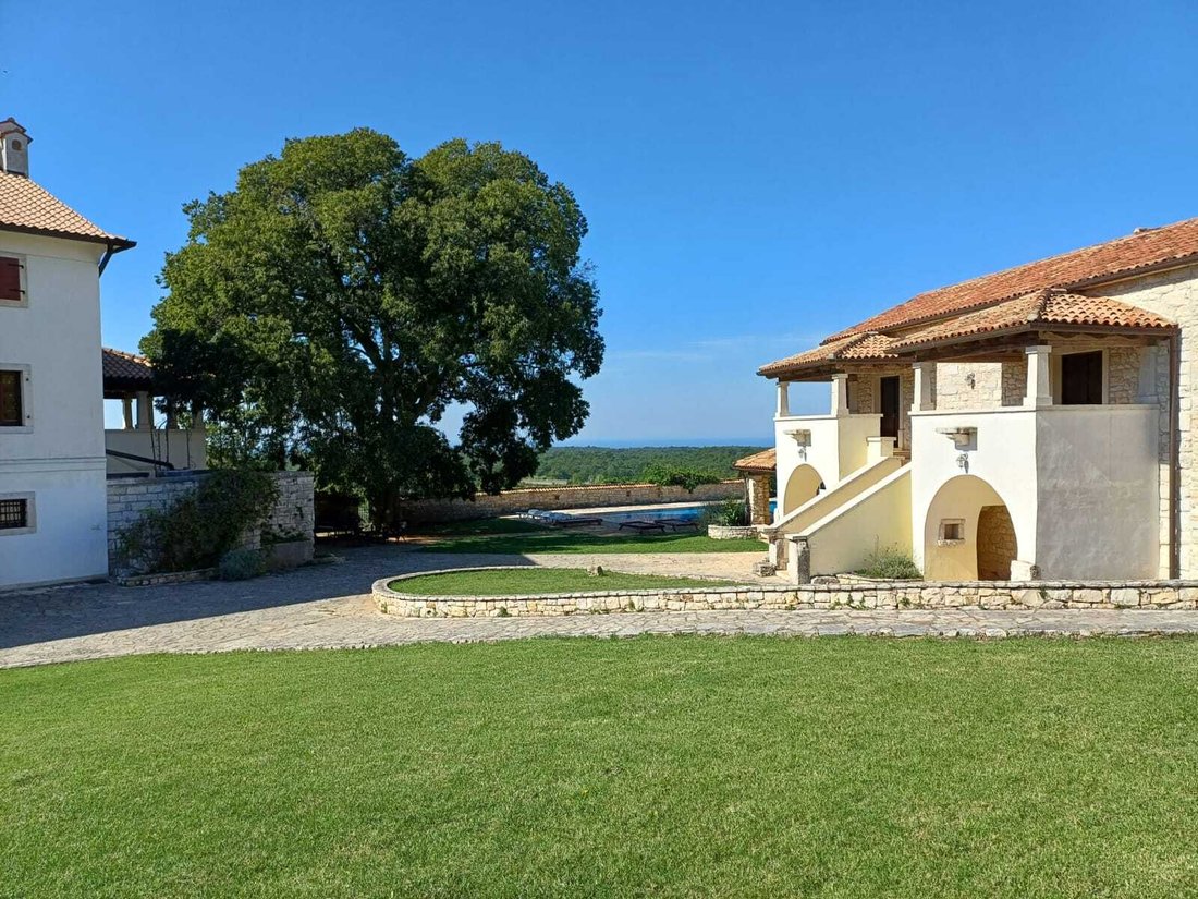 Villa in Višnjan, Istria County, Croatia 2 - 14753545