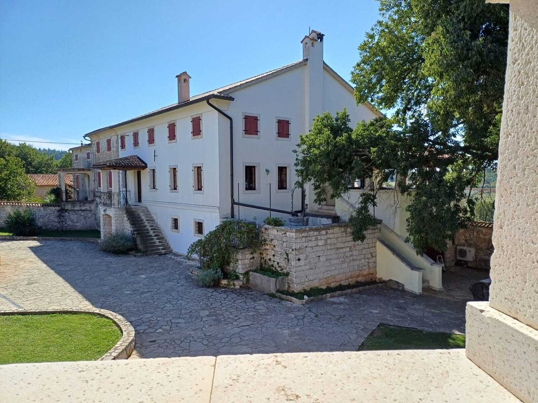 Villa in Višnjan, Istria County, Croatia 1 - 14753545